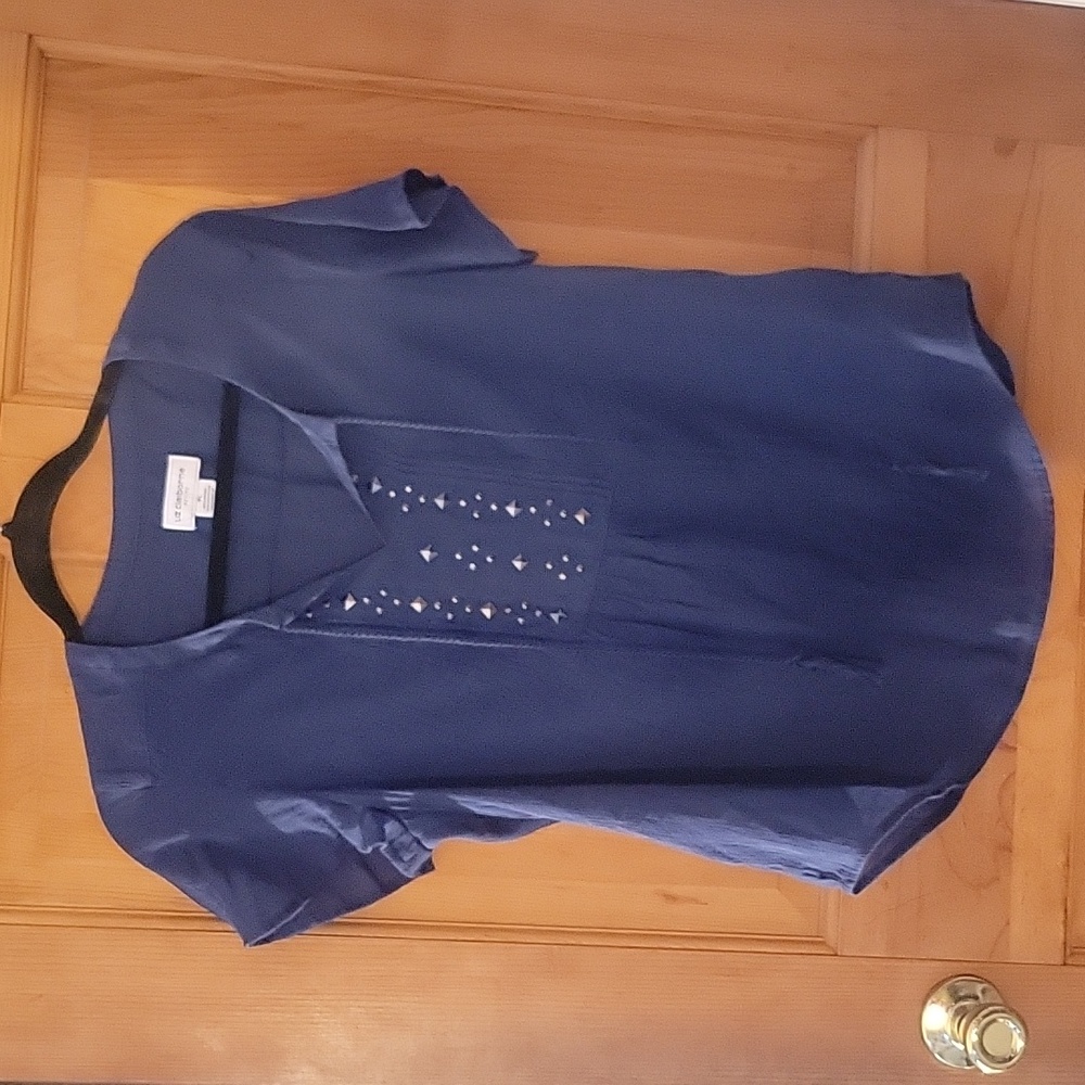 Pretty Liz Claiborne blue top